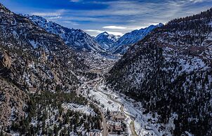 Ouray Riverside Resort - Inn & Cabins