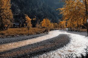 Ouray Riverside Resort - Inn & Cabins