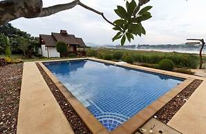 Gin's Maekhong View Resort & Spa