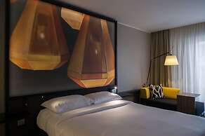 Simon Hotel