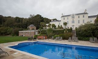 La Haule Manor