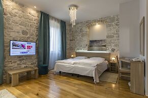 Tifani Luxury Rooms