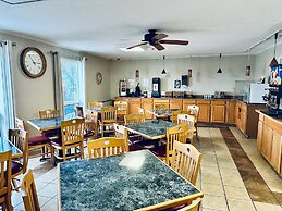 Iveys Motor Lodge Houlton