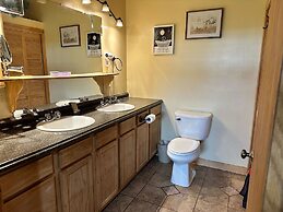 Iveys Motor Lodge Houlton