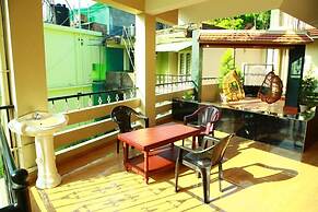 Jungle Palace Homestay