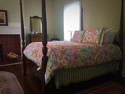 Bourbon Manor B&B
