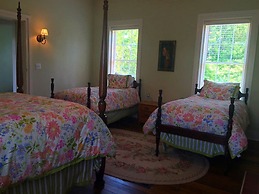 Bourbon Manor B&B