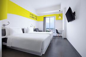 YELLO Hotel Jemursari Surabaya