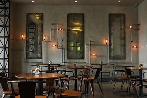 YELLO Hotel Jemursari Surabaya