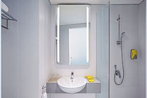 YELLO Hotel Jemursari Surabaya