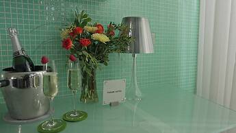 Frame Hotel - Treehouse (formerly Kimber Modern)