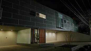 Frame Hotel - Treehouse (formerly Kimber Modern)