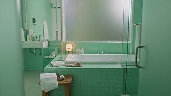 Frame Hotel - Treehouse (formerly Kimber Modern)