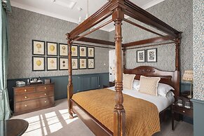 The Royal Hotel