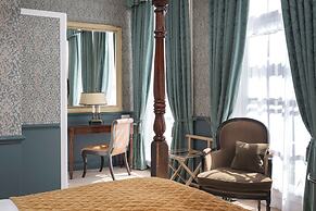 The Royal Hotel