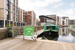 The Four Sisters Boatel