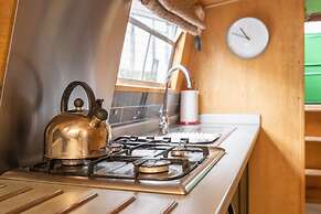 The Four Sisters Boatel