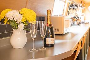 The Four Sisters Boatel