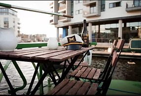 The Four Sisters Boatel