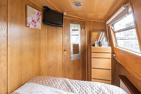 The Four Sisters Boatel