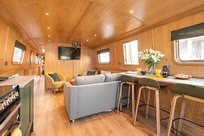 The Four Sisters Boatel