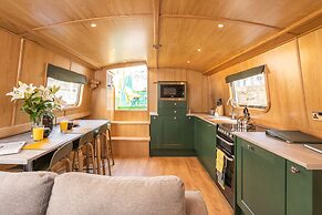 The Four Sisters Boatel