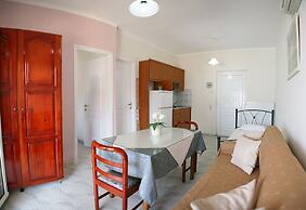 Gera Bay Studios and Apartments