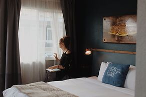 Salt Hotel & Pub