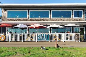 Salt Hotel & Pub
