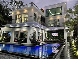 Hollywood Pool Villa Jomtien Pattaya