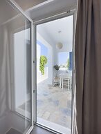 Alexandros Suites & Apartments