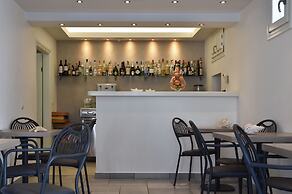 Alexandros Suites & Apartments