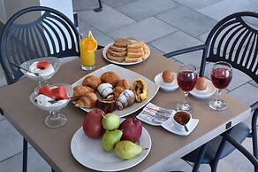 Alexandros Suites & Apartments