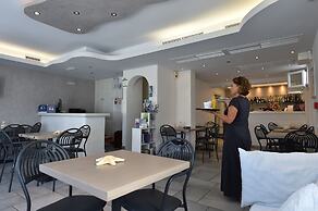 Alexandros Suites & Apartments