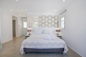 Alexandros Suites & Apartments