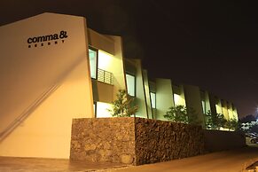 Comma & Resort