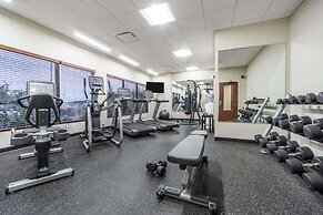 Hawthorn Suites by Wyndham Wheeling at the Highlands