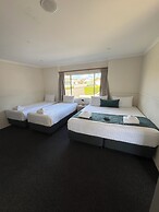 The Commercial Hotel Motel