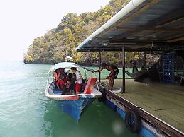 Terapung Hotel & Fish Garden