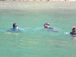 Terapung Hotel & Fish Garden