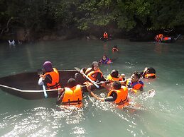Terapung Hotel & Fish Garden