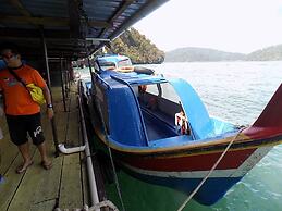 Terapung Hotel & Fish Garden