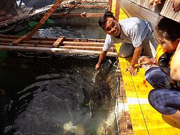 Terapung Hotel & Fish Garden