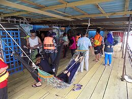 Terapung Hotel & Fish Garden