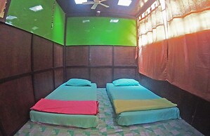 Terapung Hotel & Fish Garden