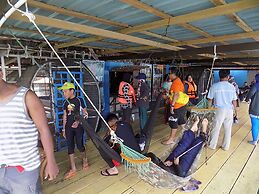 Terapung Hotel & Fish Garden