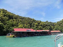 Terapung Hotel & Fish Garden