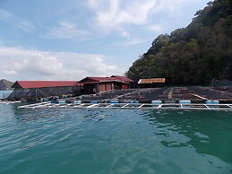 Terapung Hotel & Fish Garden
