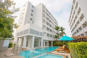 Recenta Suite Phuket Suanluang