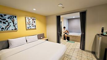 Recenta Suite Phuket Suanluang